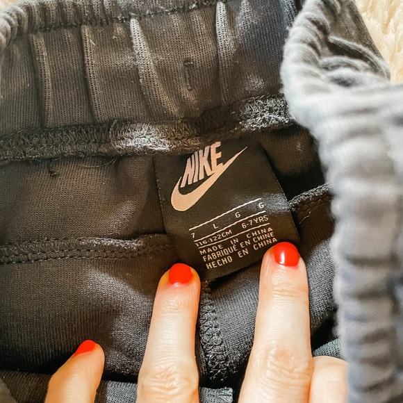 Nike kids sweatpants with side zipper detail - Picture 5 of 5